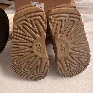 Toddler cheetah sparkle Uggs size 8